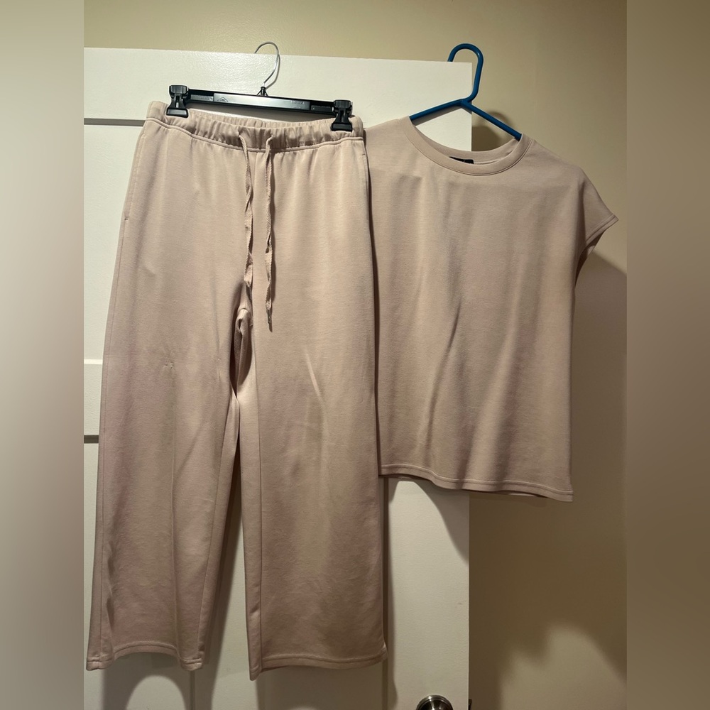 Women’s 2-piece lounge set medium